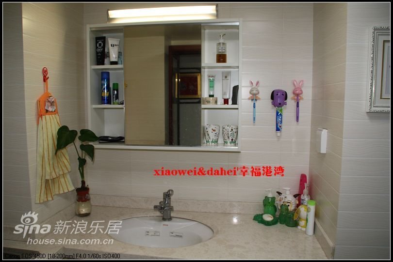 洗手台,米黄色系的瓷砖搭配台面阿玛妮大理石,统一又和谐