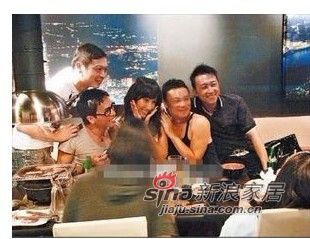 2009年,蒋怡在某烤肉店办生日party,虽然男友不
