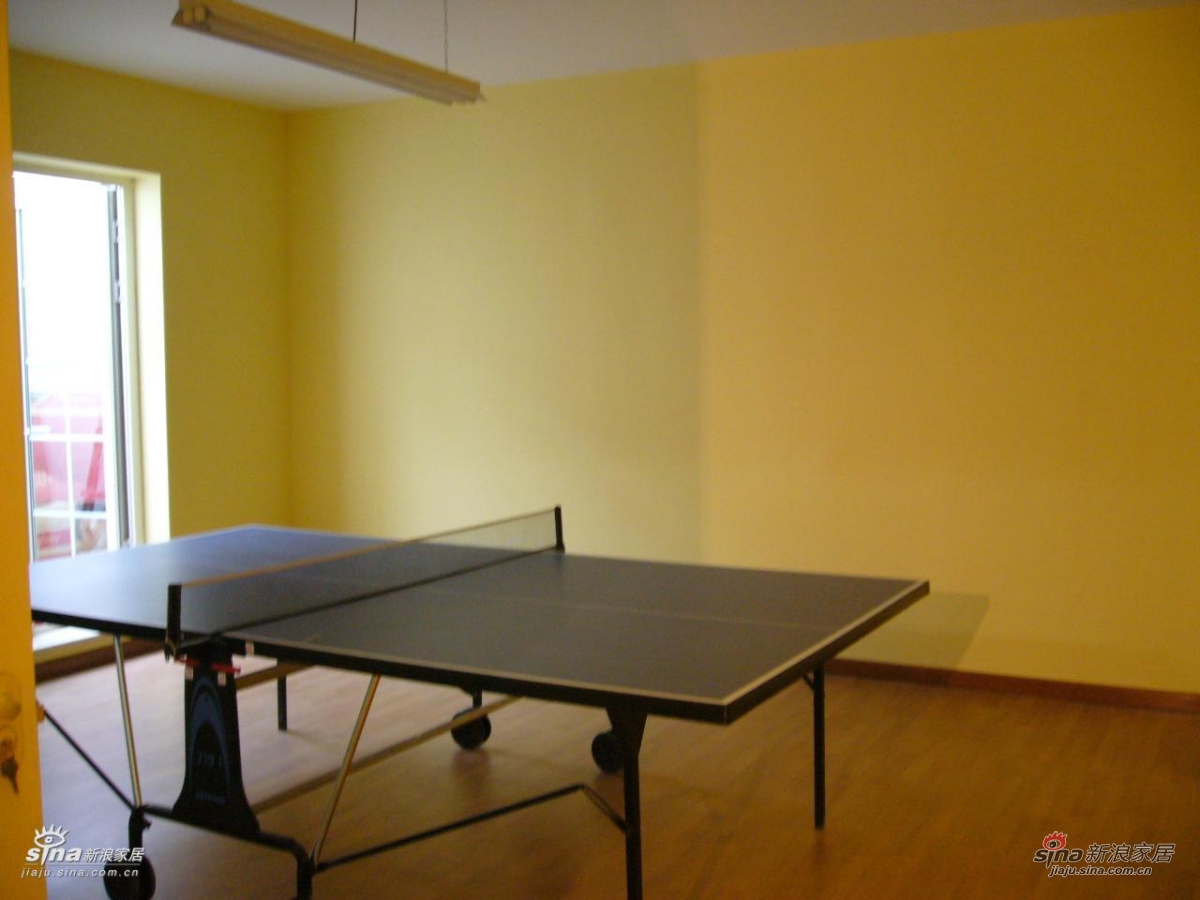 【这里是活动室,不打乒乓球的时候可以做瑜珈