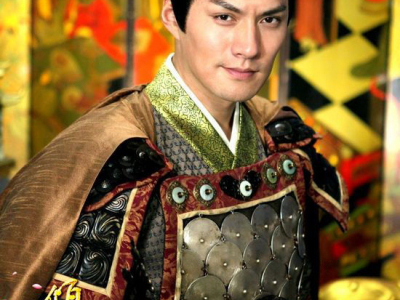 《倾世皇妃》大皇子严宽性感男人家居照